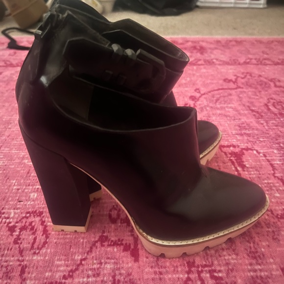 Kenneth Cole heels with strap & open back SIZE 6 - Picture 4 of 5